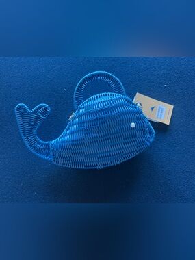 TOMMY BAHAMA Woven hard to find/ viral blue whale crossbody purse! 🐳fully lined